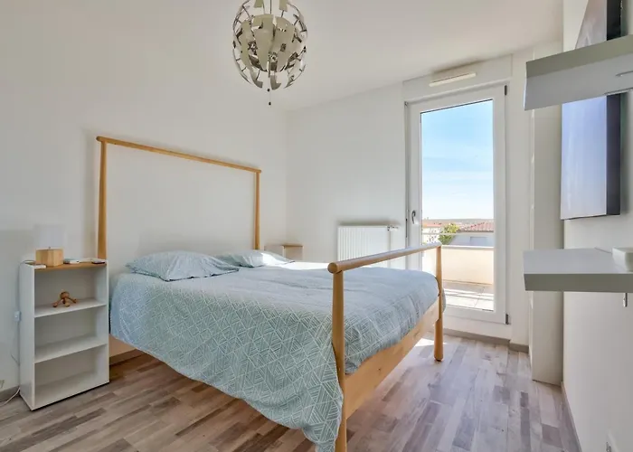 Stunning 2br Flat With Terrace And Private Parking * Strazburg
