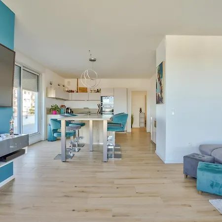 Stunning 2br Flat With Terrace And Private Parking Appartamento